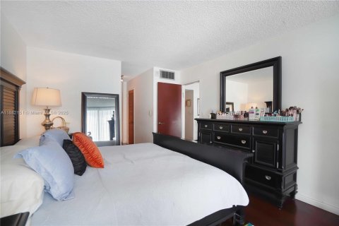 Купить кондоминиум в Майами-Бич, Флорида 1 спальня, 69.68м2, № 1928465 - фото 17