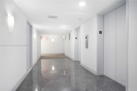 Купить кондоминиум в Майами-Бич, Флорида 1 спальня, 69.68м2, № 1928465 - фото 7