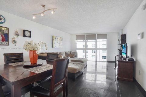 Купить кондоминиум в Майами-Бич, Флорида 1 спальня, 69.68м2, № 1928465 - фото 10