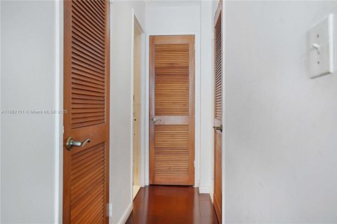 Купить кондоминиум в Майами-Бич, Флорида 1 спальня, 69.68м2, № 1928465 - фото 20