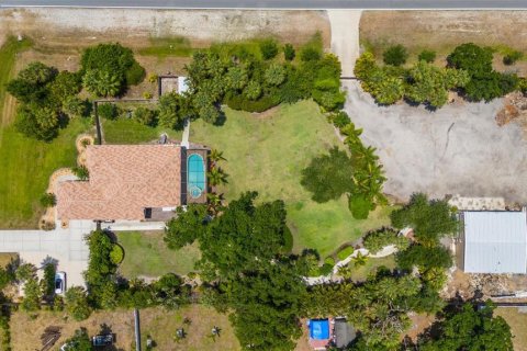 House in North Port, Florida 3 bedrooms, 207.08 sq.m. № 1737169 - photo 2