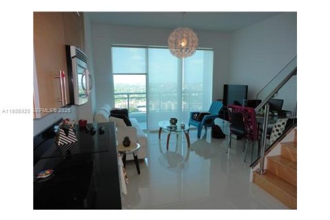 Кондоминиум с 1 спальней в Майами, Флорида № 2047569