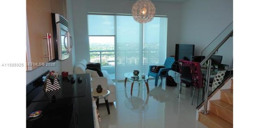 Кондоминиум с 1 спальней в Майами, Флорида № 2047569