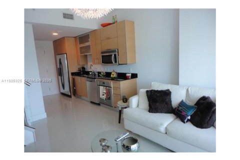 Снять в аренду кондоминиум в Майами, Флорида 1 спальня, 55.28м2, № 2047569 - фото 2