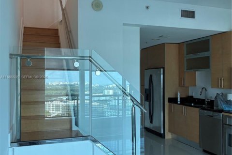 Condo in Miami, Florida, 1 bedroom № 2047569 - photo 30