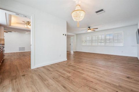 Casa en venta en Saint Petersburg, Florida, 4 dormitorios, 174.93 m2 № 1681710 - foto 22