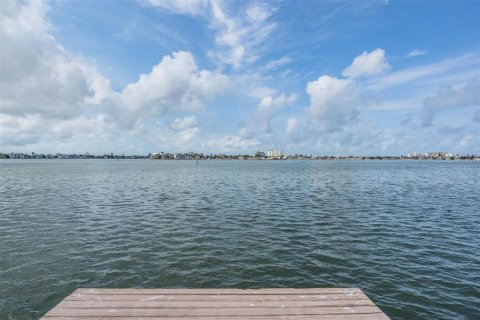 Casa en venta en Saint Petersburg, Florida, 4 dormitorios, 174.93 m2 № 1681710 - foto 3