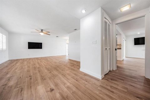 Casa en venta en Saint Petersburg, Florida, 4 dormitorios, 174.93 m2 № 1681710 - foto 21