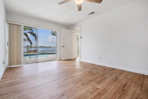 Casa en venta en Saint Petersburg, Florida, 4 dormitorios, 174.93 m2 № 1681710 - foto 28