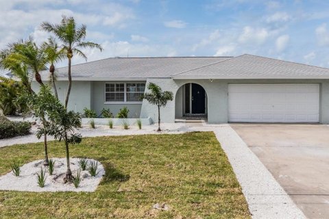 Casa en venta en Saint Petersburg, Florida, 4 dormitorios, 174.93 m2 № 1681710 - foto 1