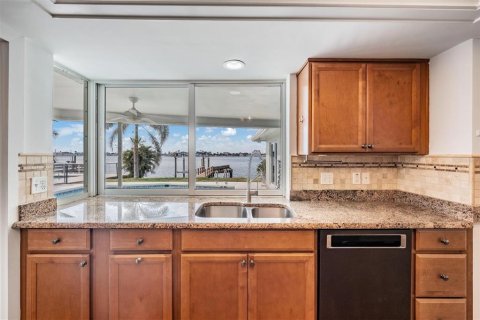 Casa en venta en Saint Petersburg, Florida, 4 dormitorios, 174.93 m2 № 1681710 - foto 14