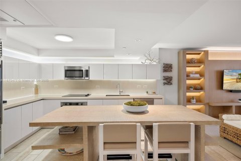 Condo in Miami Beach, Florida, 1 bedroom  № 2014875 - photo 12