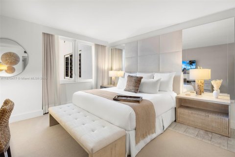 Condo in Miami Beach, Florida, 1 bedroom  № 2014875 - photo 15