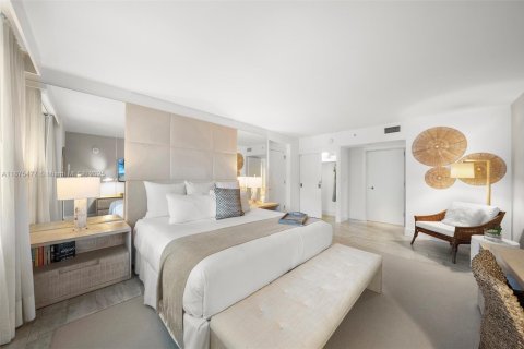 Condo in Miami Beach, Florida, 1 bedroom  № 2014875 - photo 3