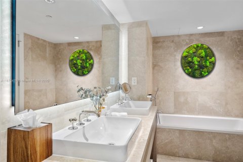 Condo in Miami Beach, Florida, 1 bedroom  № 2014875 - photo 19