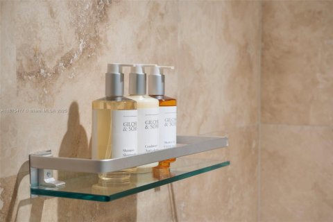 Condo in Miami Beach, Florida, 1 bedroom  № 2014875 - photo 18