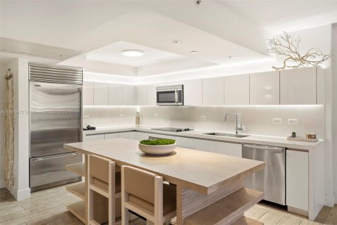 Condo in Miami Beach, Florida, 1 bedroom  № 2014875 - photo 11