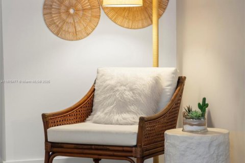 Condo in Miami Beach, Florida, 1 bedroom  № 2014875 - photo 16
