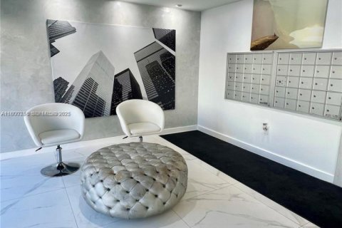 Condo in Miami Beach, Florida, 1 bedroom  № 1943252 - photo 26