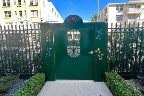 Condo in Miami Beach, Florida, 1 bedroom  № 1943252 - photo 27