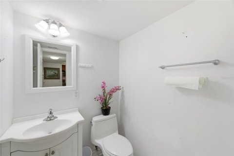 Condo in Largo, Florida, 1 bedroom № 2219027 - photo 17