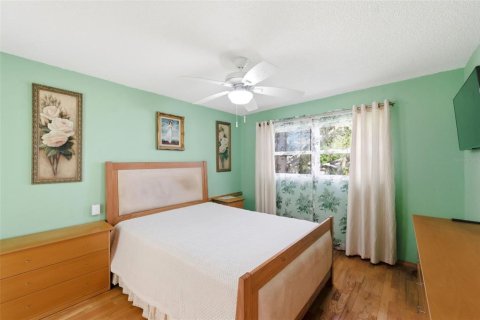 Condo in Largo, Florida, 1 bedroom № 2219027 - photo 18