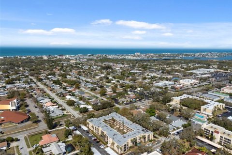 Condo in Largo, Florida, 1 bedroom № 2219027 - photo 24