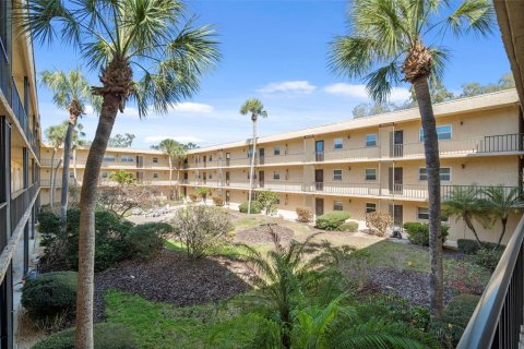 Condo in Largo, Florida, 1 bedroom № 2219027 - photo 6