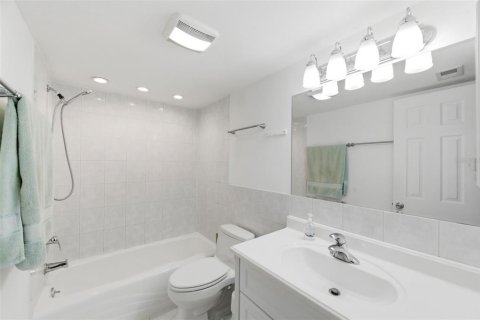 Condo in Largo, Florida, 1 bedroom № 2219027 - photo 20