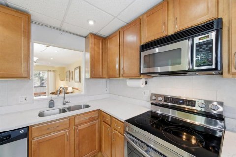 Condo in Largo, Florida, 1 bedroom № 2219027 - photo 15