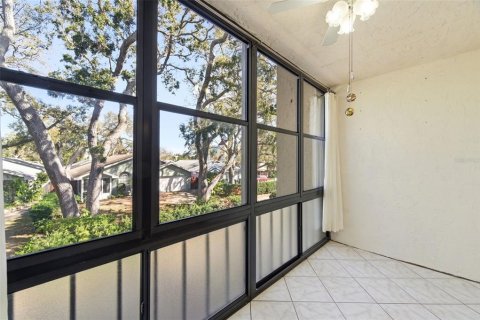 Condo in Largo, Florida, 1 bedroom № 2219027 - photo 11