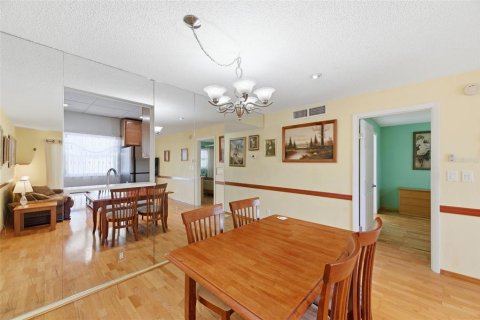 Condo in Largo, Florida, 1 bedroom № 2219027 - photo 8
