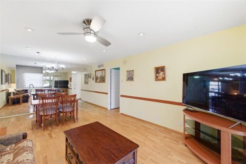 Condo in Largo, Florida, 1 bedroom № 2219027 - photo 10