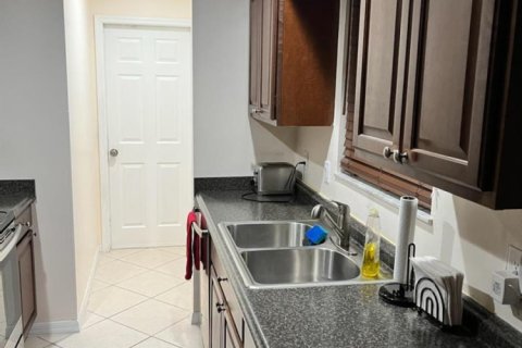 Villa ou maison à louer à Port St. Lucie, Floride: 3 chambres, 92.9 m2 № 2400585 - photo 4