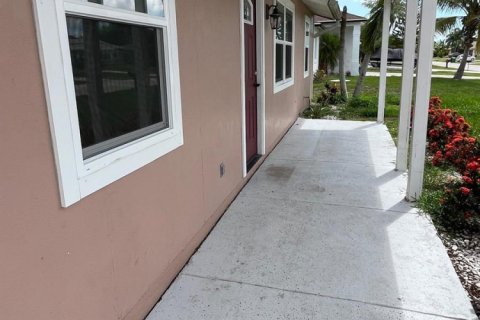 Villa ou maison à louer à Port St. Lucie, Floride: 3 chambres, 92.9 m2 № 2400585 - photo 2