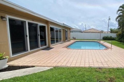 Casa en alquiler en Deerfield Beach, Florida, 3 dormitorios, 181.44 m2 № 2146697 - foto 3