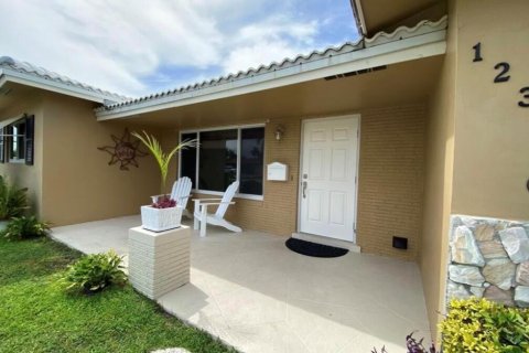Casa en alquiler en Deerfield Beach, Florida, 3 dormitorios, 181.44 m2 № 2146697 - foto 2
