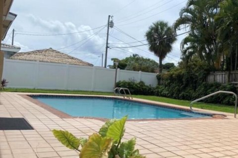 Casa en alquiler en Deerfield Beach, Florida, 3 dormitorios, 181.44 m2 № 2146697 - foto 4