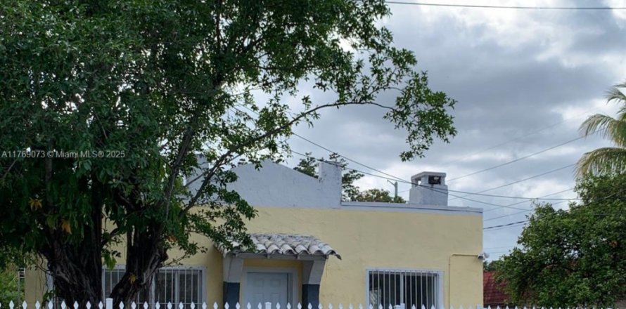 House in Miami, Florida 5 bedrooms, 155.33 sq.m. № 1863680