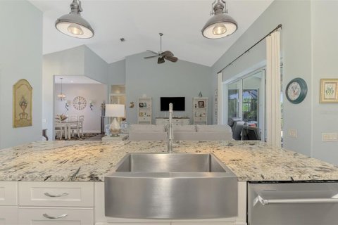 House in Bradenton, Florida 3 bedrooms, 209.87 sq.m. № 1783149 - photo 18