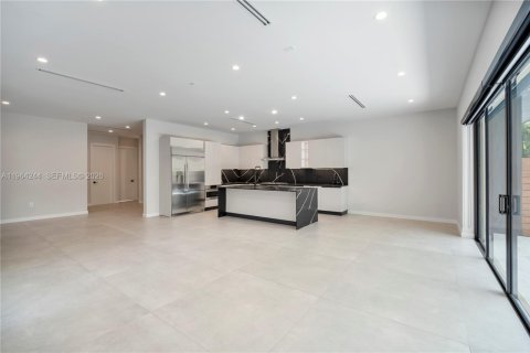 Townhouse in Miami, Florida 5 bedrooms, 557.6 sq.m. № 2026605 - photo 16