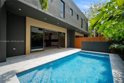 Townhouse in Miami, Florida 5 bedrooms, 557.6 sq.m. № 2026605 - photo 12