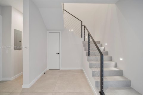Townhouse in Miami, Florida 5 bedrooms, 557.6 sq.m. № 2026605 - photo 23