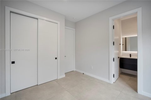 Townhouse in Miami, Florida 5 bedrooms, 557.6 sq.m. № 2026605 - photo 24