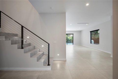 Townhouse in Miami, Florida 5 bedrooms, 557.6 sq.m. № 2026605 - photo 25