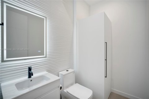 Townhouse in Miami, Florida 5 bedrooms, 557.6 sq.m. № 2026605 - photo 26