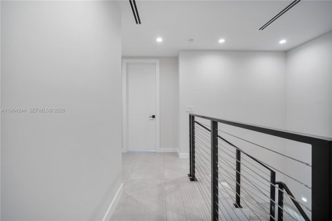 Townhouse in Miami, Florida 5 bedrooms, 557.6 sq.m. № 2026605 - photo 28