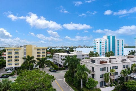 Copropriété à louer à Bay Harbor Islands, Floride: 2 chambres, 111.67 m2 № 2386904 - photo 24