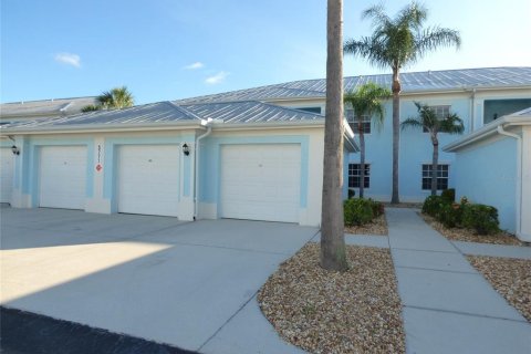 Condominio en alquiler en North Port, Florida, 2 dormitorios, 108.51 m2 № 1816924 - foto 1