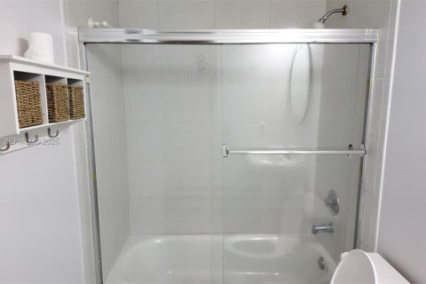Condominio en alquiler en Miami, Florida, 2 dormitorios, 87.7 m2 № 2265272 - foto 12